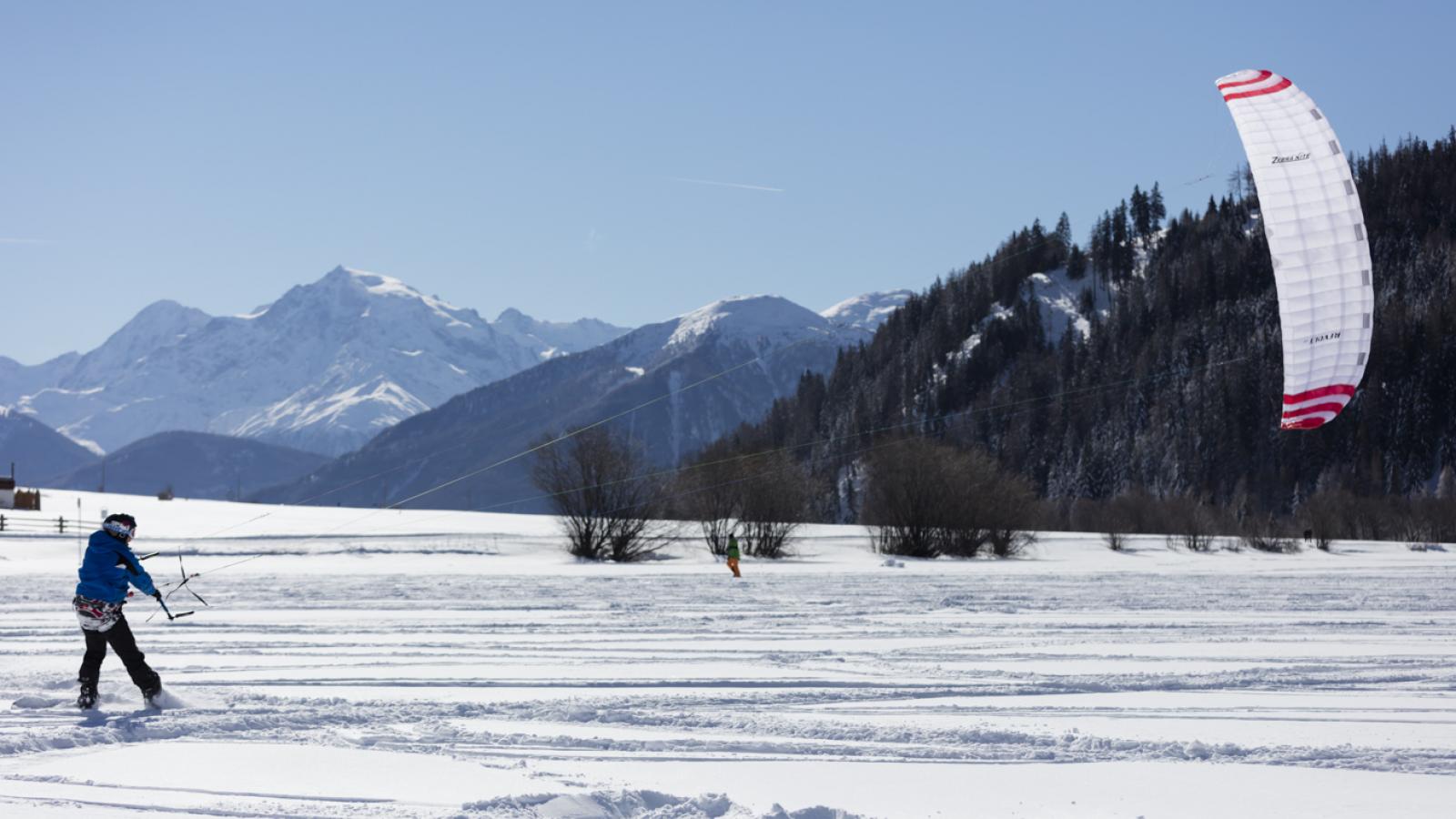 Snowkiten at the lake of San Valentino