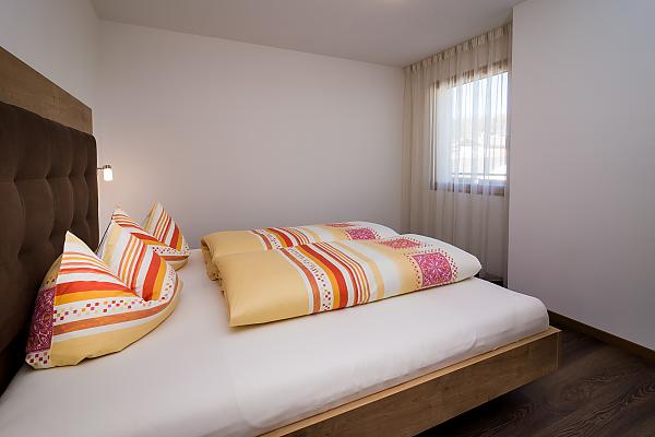 Zimmer mit Doppelbett im Wiesenheim